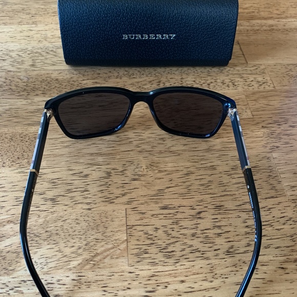 Authentic Black Burberry Square Sunglasses - Picture 4 of 8